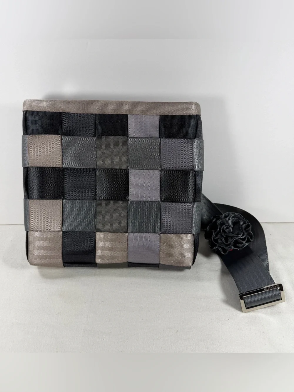 Harveys Original Seatbelt Purse Crossbody Bag Black Gray Tan Silver W/Rosette